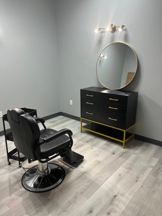 Salon Chair for Rent at Golden Cuts Color – San Rafael, CA