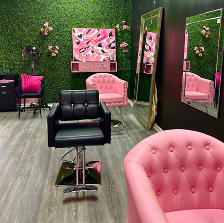 Storefront Salon Suites & Booths – Daily & Weekly Rentals