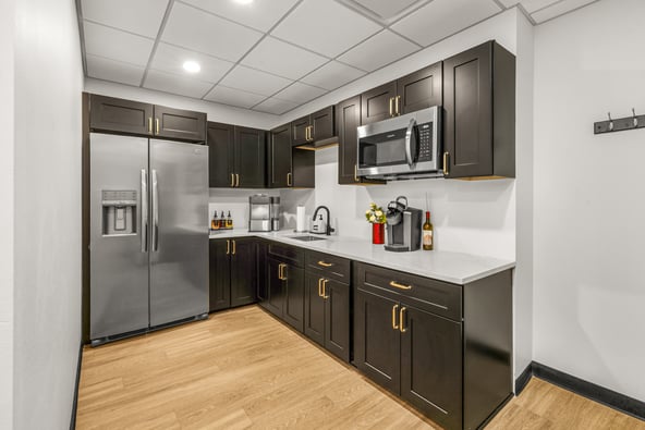 SALON SUITE FOR RENT – THE FLORENCE COLLECTIVE | OAK CREEK