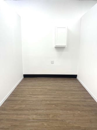Start Fresh: Lease Your Ideal Salon Suite Today!