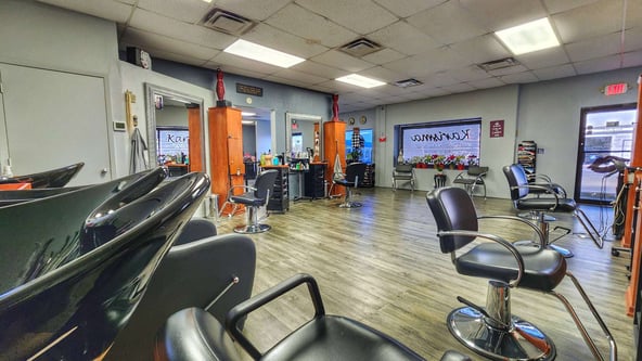 Standalone Hair & Nail Salon Available For Lease In Spring Hill, FL – 46,000VPD