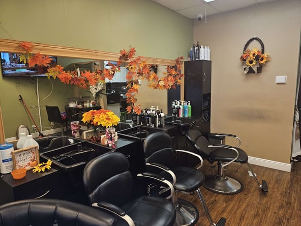 Salon Booth Rentals 💕