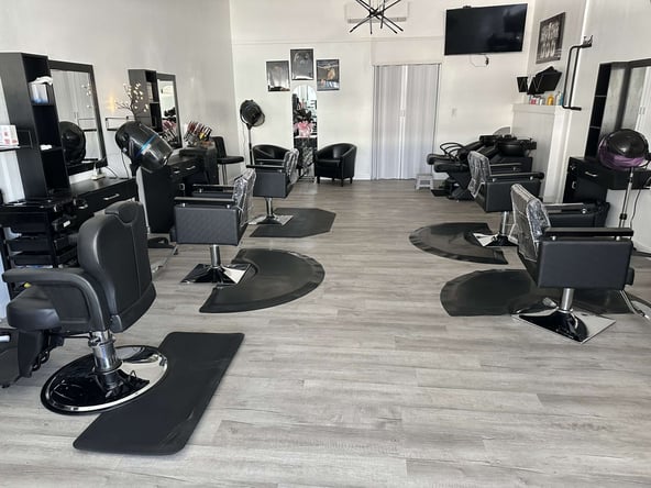 Salon Station For Rent