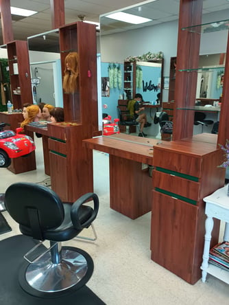 Hair salon station for rent in Redlands