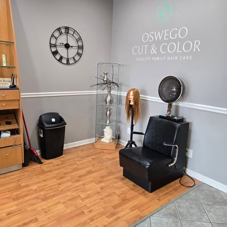Stylist Chair for Rent in Oswego – $850/month + 1 Month Free!