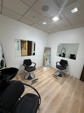 Luxury Salon Suite **LakeView/Lincoln Park**