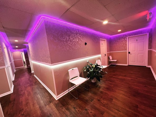 Be your own boss today make your own hours keep 100% of your profits!!! Salon Suites Available