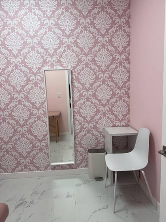 Salon Suites in PRIME East Orlando Location for Rent!
