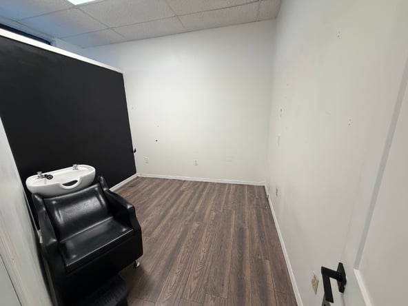 Private Salon Suites in Casselberry, FL: All Utilities Included & 24/7 Access