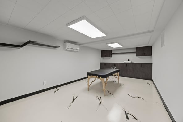 NEW LUXURY SALON SUITES & AFFORDABLE