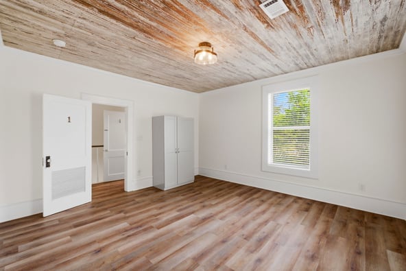 Beautiful Spa Suites for Rent in Pensacola FL