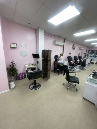Rooms/ booths for rent