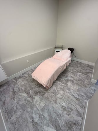 Private Esthetician / Lash Room — Bellevue, WA — 1 Week Free