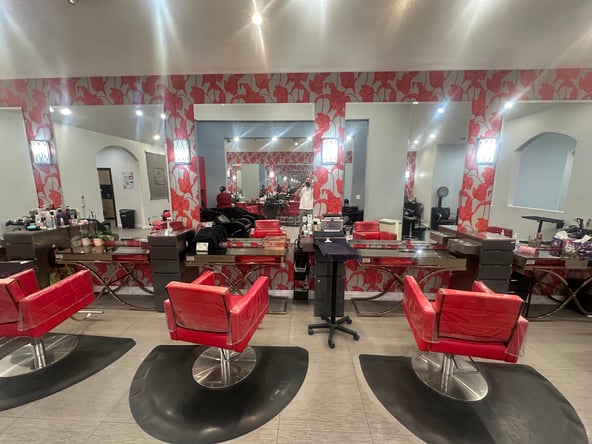 2 WEEKS FREE + All-Inclusive Booth Rental in Granada Hills — $265/Week