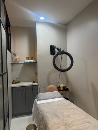 Private Beauty Room for Rent | Beverly Hills Near The Peninsula | $1,700/Month