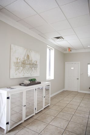 Spacious, Customizable Private Salon Suite in Cypress, TX – Great Natural Light