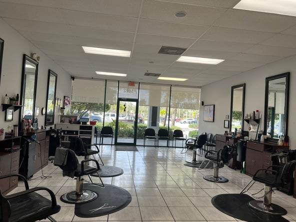Salon Chair for rent in Loxahatchee -$250 a week