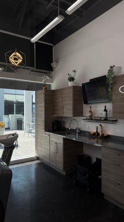 BARBER/HAIRSTYLIST