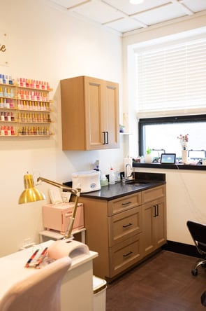 Salon Studio for Rent — High-End Finishes & Flexible Setup — Tour Today!