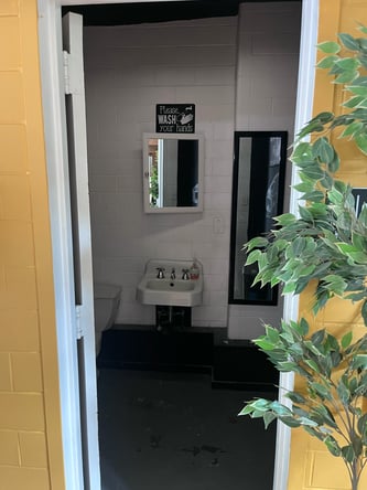 Barbershop / Salon for rent in Northern Liberties – Prime location- move in condition & operational