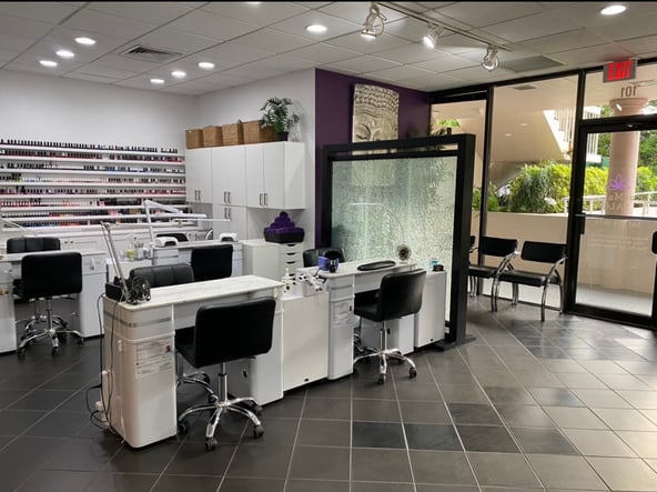 Salon Booth / Station Rental