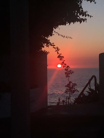 STATION FOR RENT IN LAGUNA BEACH SALON