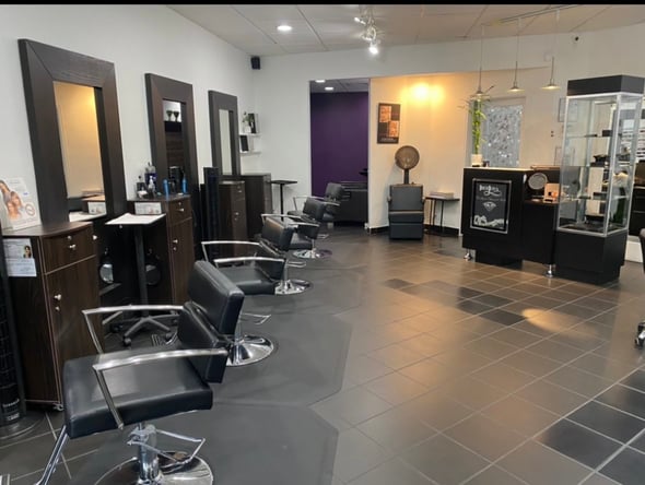 Salon Booth / Station Rental