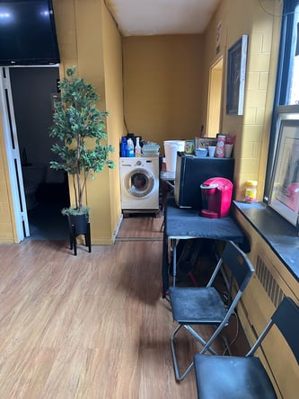 Barbershop / Salon for rent in Northern Liberties – Prime location- move in condition & operational