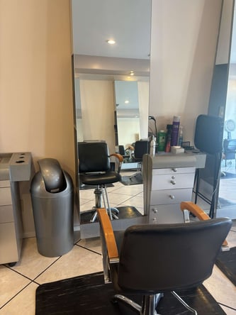 Hair Stations for Rent in a Beloved Tarzana Salon!