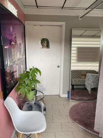 Salon BOOTH Rental