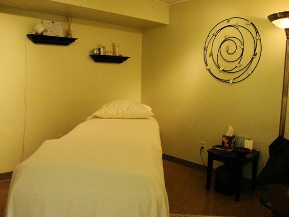 Chair and Room Rentals Available Immediately – Downtown Albany