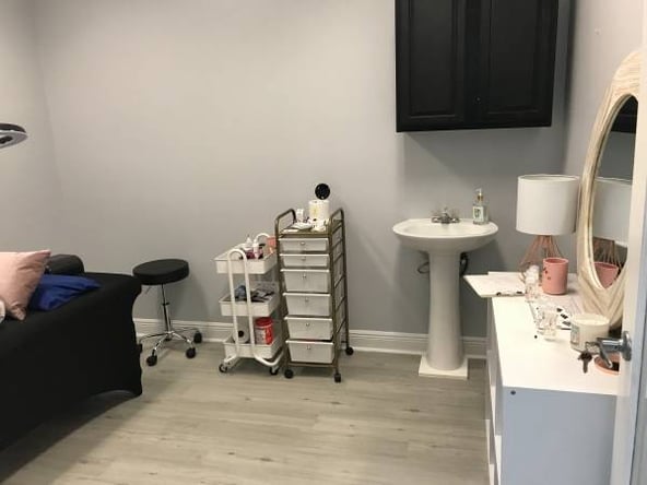 Perfect location, Wesley Chapel Salon Suite Available