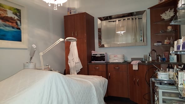 Sola Salon Studios in Delafield, WI – Salon Suite for Rent
