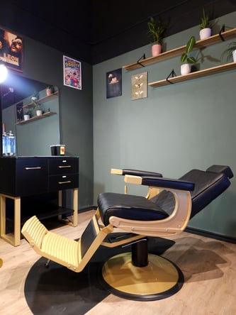 “Luxury Barber Chair in Bourbon Barbershop ”