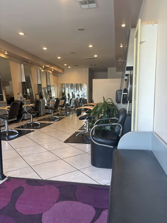 Hair Stations for Rent in a Beloved Tarzana Salon!