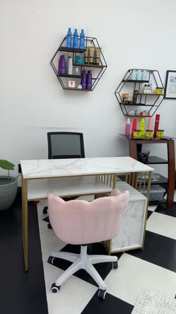 Oc Beauty studio chair rental available
