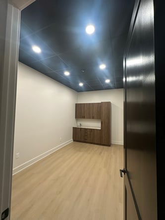 Luxury suites for rent/ Co working space