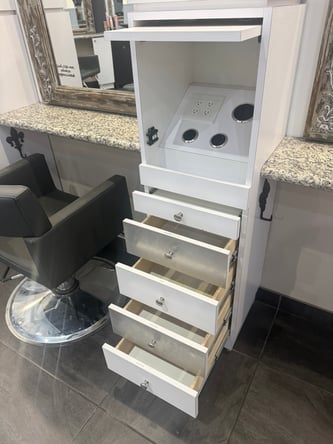 Beautiful Salon chair rental in Santan Village Mall – $250/wk