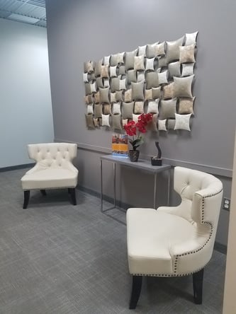 Sola Salon Studios in Park Ridge, IL – Salon Suite for Rent