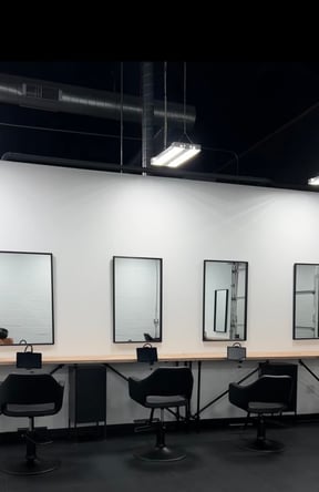 Salon Chair for Rent in Oak Lawn, Dallas – Build Your Clientele!