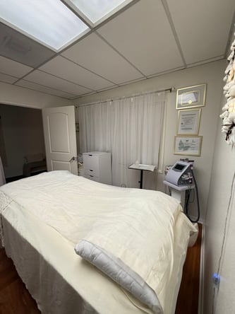 $1,400 Private room for rent (woodland hills)
