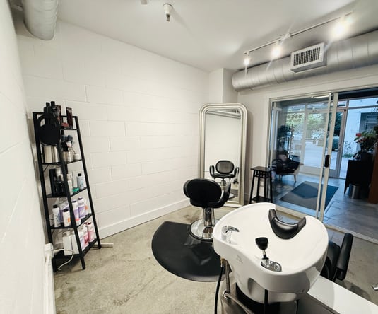 Salon Suite in Downtown Oakland