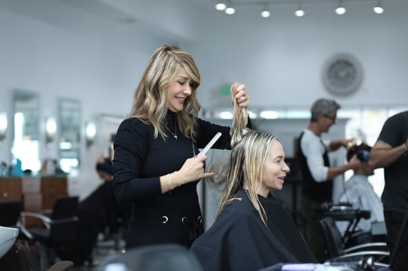 Salon Chair Rentals – Try It Free for 2 Weeks! High-End Clients & Premium Perks