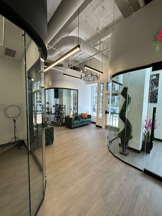 Fully Inclusive Salon Suite in Downtown