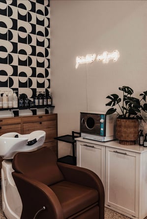 Premium Chair Rental at Mane Fox Salon in Fair Oaks, Sacramento – Flexible Terms!
