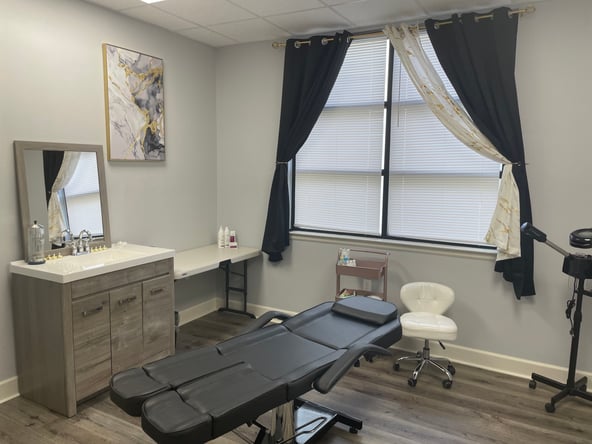 Now Renting: Salon Booths for Licensed Beauty Pros – 8 Spots Available