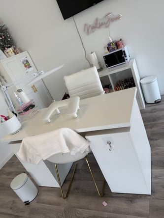 BEAUTICIAN SPACE FOR RENT