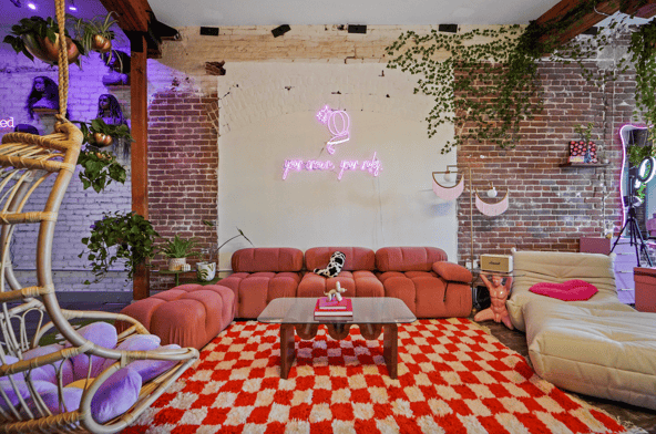 Super Cute n Cheap Arts District Hair Salon / Booth Rental / Hairstylists, MUA,Lash Techs,Nail Techs