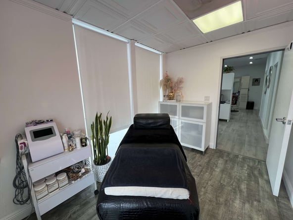 ✨ Sub Lease Esthetician/Lash Artist room