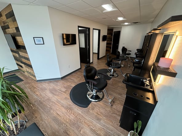 Elevate Your Business: Private Salon Suite in South St. Paul – All-Inclusive at $225/Week